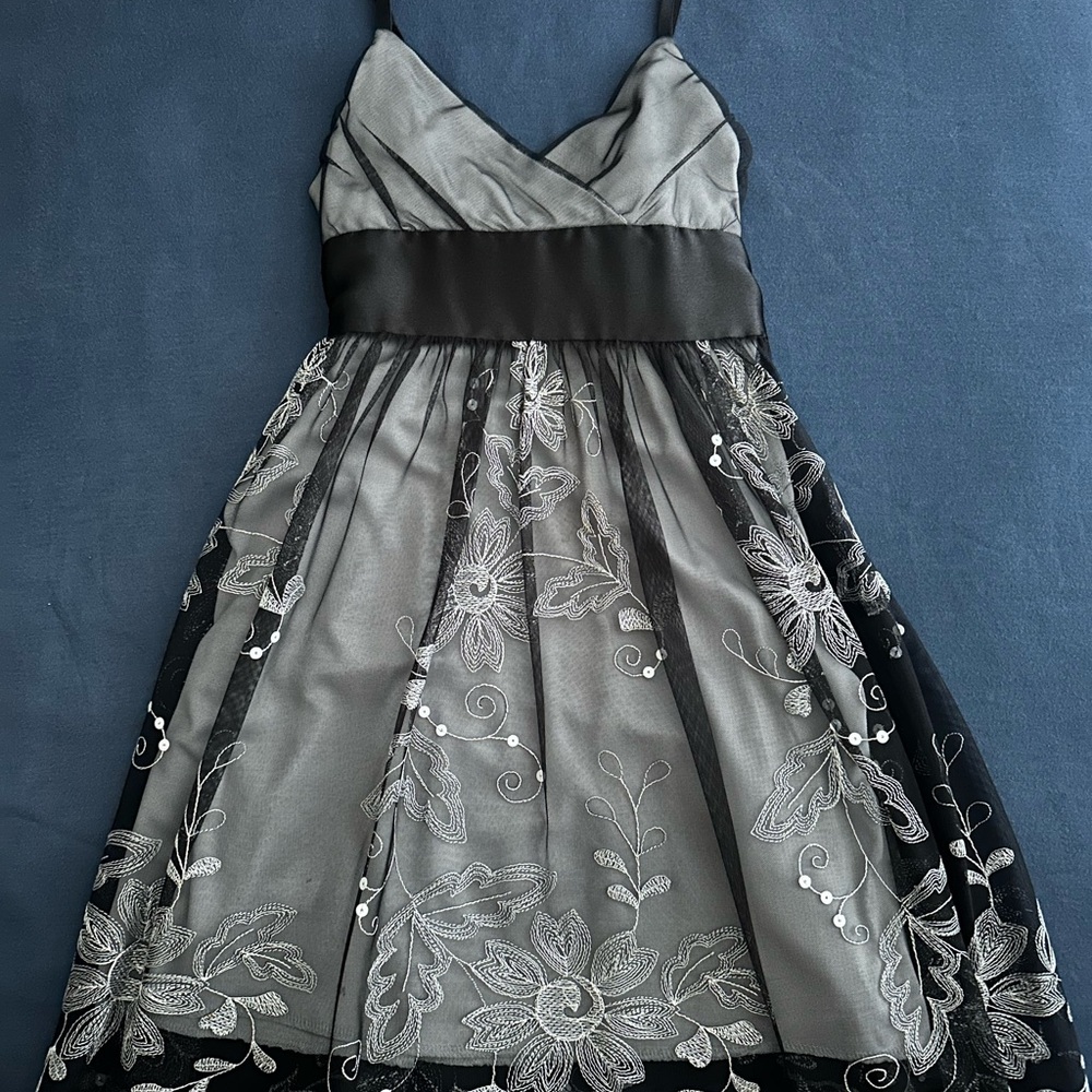 Chic Juniors Dress in Black and Gray Floral Design